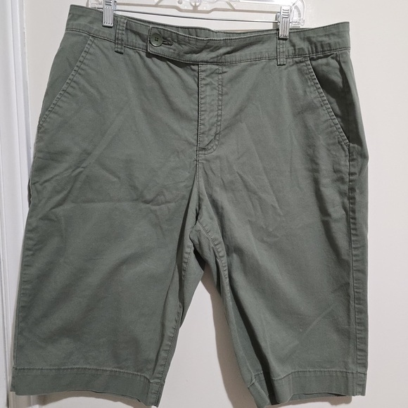 Bandolino Other - Bandolino Men's Olive Shorts
